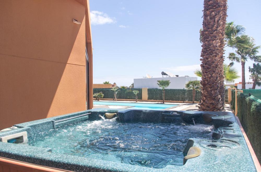 Villa La Marosca - Jacuzzi, Private Pool, 3 Bedrooms 科斯塔卡莱塔 外观 照片